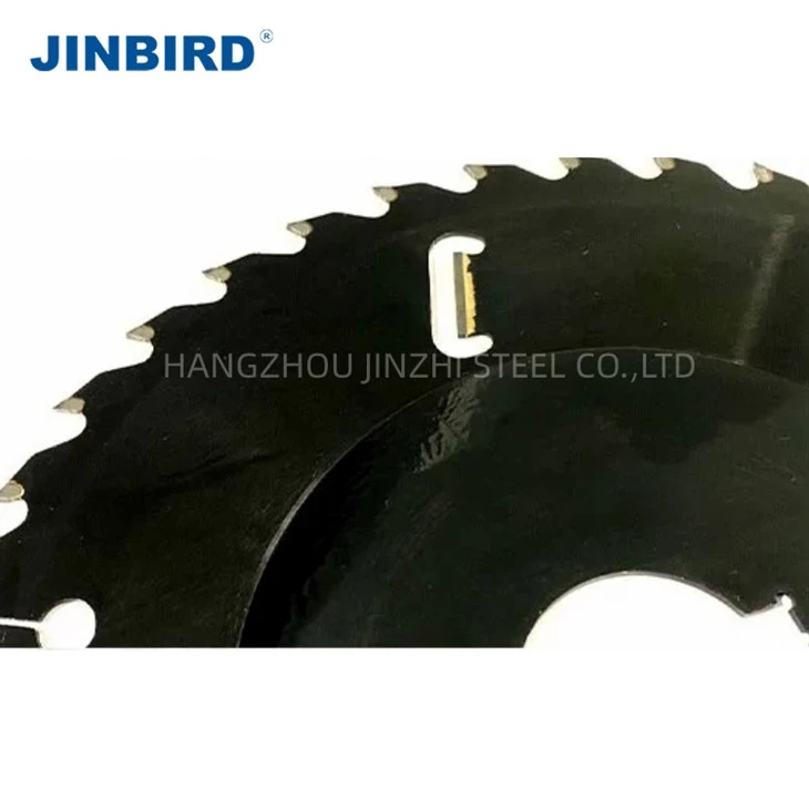 Low friction thin kerf multi-rip saw blade